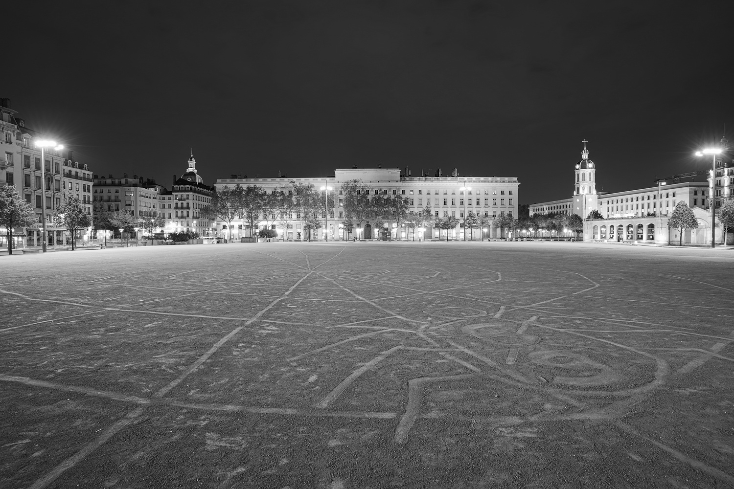 Place Bellecour (de nuit)
